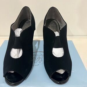 Life Stride Black Peep Toe Heels